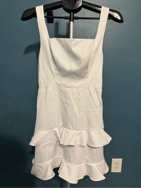 White Ruffle Hem Sleeveless Wedding Dress